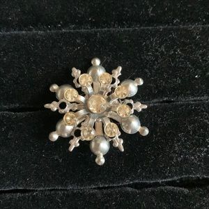 Vintage Faux Rhinestone Crystal Star Snowflake Brooch / Pin